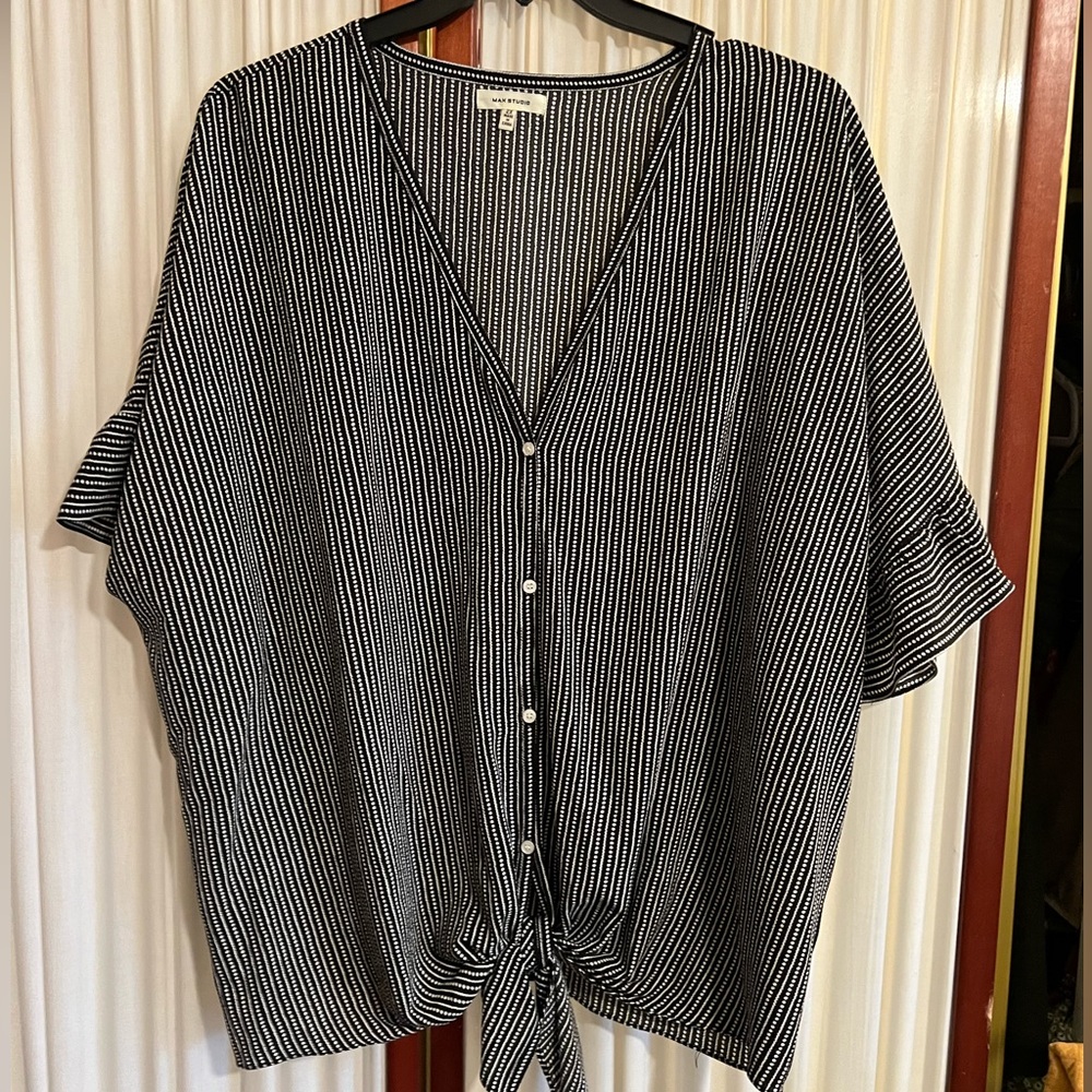 Women’s 2X black blouse